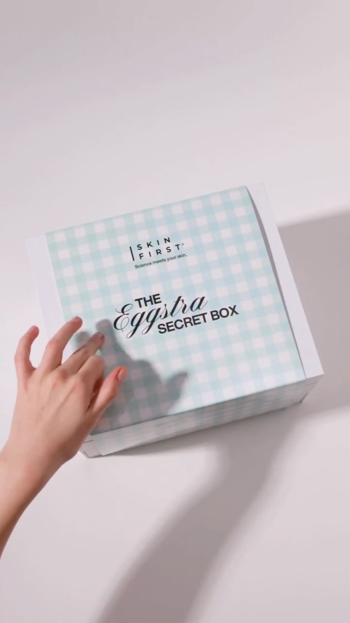 The Eggstra Secret Box è online.

Dentro troverai 6 prodotti full size, 1 minisize e 3 accessori pensati per la primavera: per detergere, esfoliare, trattare il sebo, illuminare, idratare e arrivare fino al make-up naturale. 
Acquistando questa box risparmi 78€ rispetto ad acquistare i prodotti singolarmente e la box stessa è in regalo.
E quando togli tutti i prodotti dall’ultimo sacchettino, la box si trasforma in uno scrigno e resta con te, con i suoi cassetti, lo specchio integrato e gli stickers per personalizzarla come vuoi.
Disponibilità limitata.
Link in bio ✨