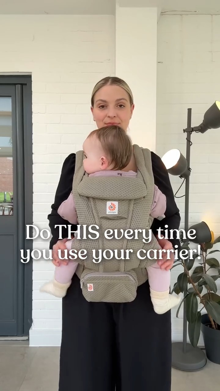The two-second trick for comfy carrying every time! 

#ergobabyau #babywearing