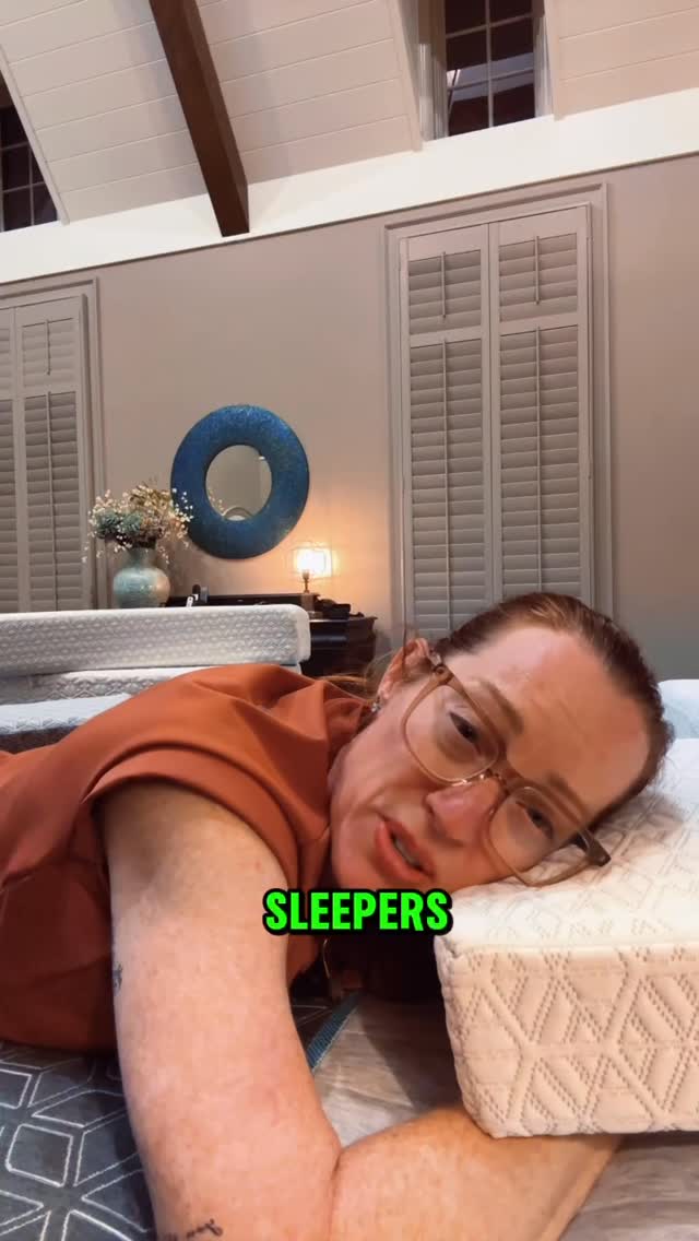 😴 Some pillow talk 🛌 

Most of us spend nearly a third of our lives sleeping - which means your mattress and pillow aren’t just “comfort items,” they’re part of your spine health plan.
Sleeping on your side (especially with a supportive mattress + pillow that keeps your head, neck, and spine aligned) can:
🔹 Reduce low back pain by minimizing pressure on the lumbar discs
🔹 Support neutral neck alignment - preventing morning stiffness
🔹 Improve breathing and circulation overnight
I personally use a side-sleeper mattress and pillow combo because it keeps my spine in a neutral position, reduces tossing and turning, and I wake up feeling ready for surgery days (or busy clinic days!)
✨ Spine tip: Whatever mattress you choose, look for one that supports your natural curves and keeps your head + shoulders in line with your hips - your future back will thank you. #gifted
#SpineHealth #mattressrecommendations #LadySpineDoc #pillowcubepartner

@pillowcube is my personal fav that I recommend to my patients. 💖