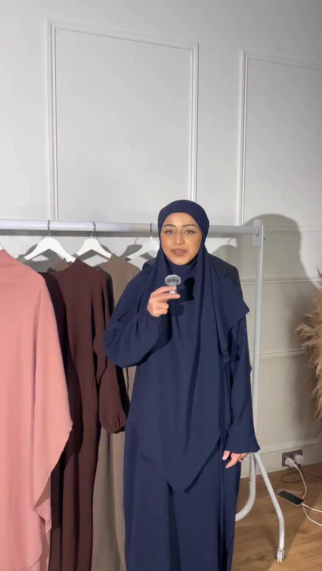 dressing two ways for umrah keeping it simple, modest, and comfortable 🤍
different looks, same intention ✨
shop now
🚚 Free UK shipping over £35 | Free US shipping over $150