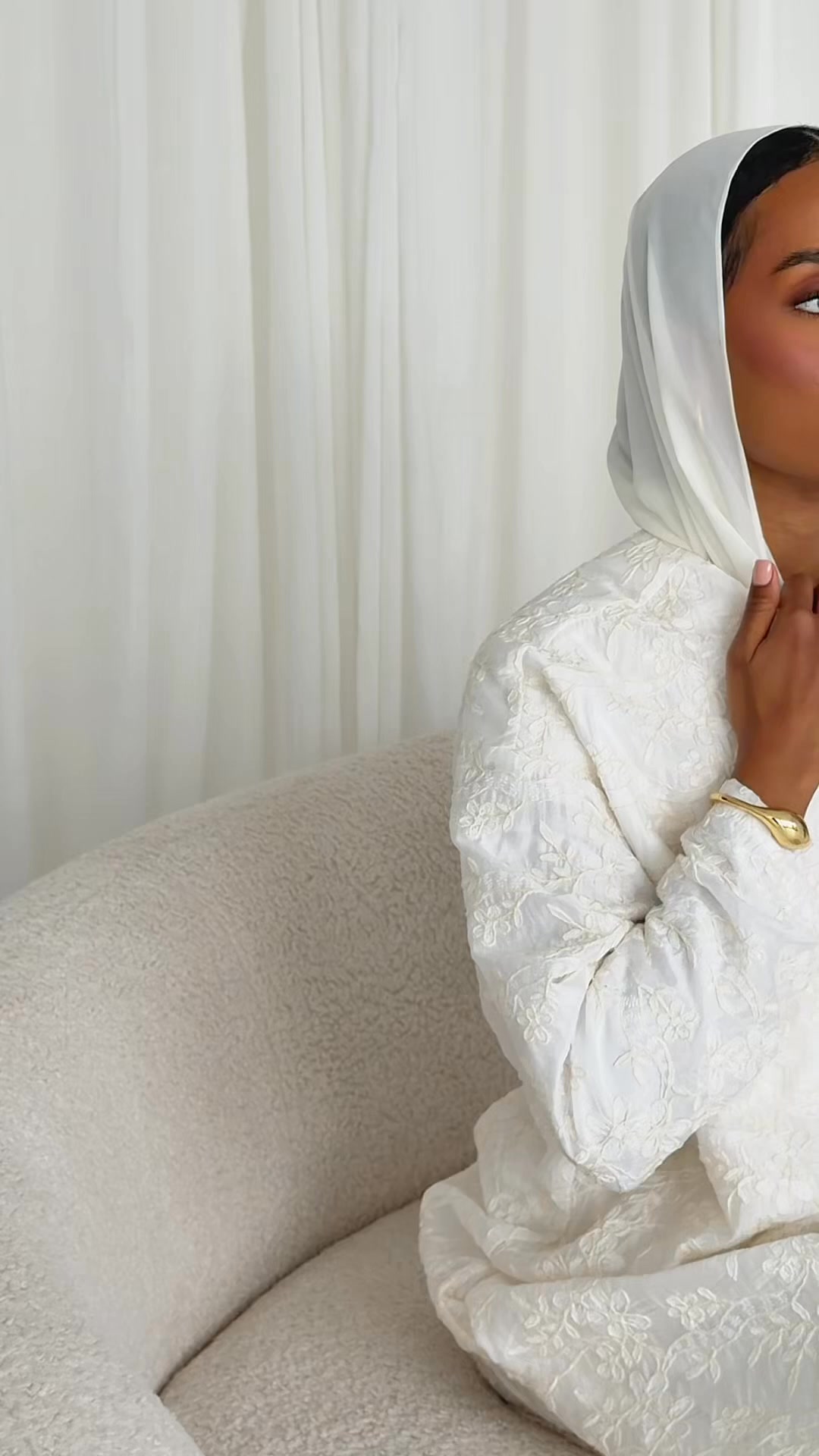 Limited pieces. Soft, luminous, and delicately detailed, the Yasmin Abaya in Pale Bloom embodies the lightest expression of the Botanica Edit. 

Shop our Ramadan and Eid collection today.