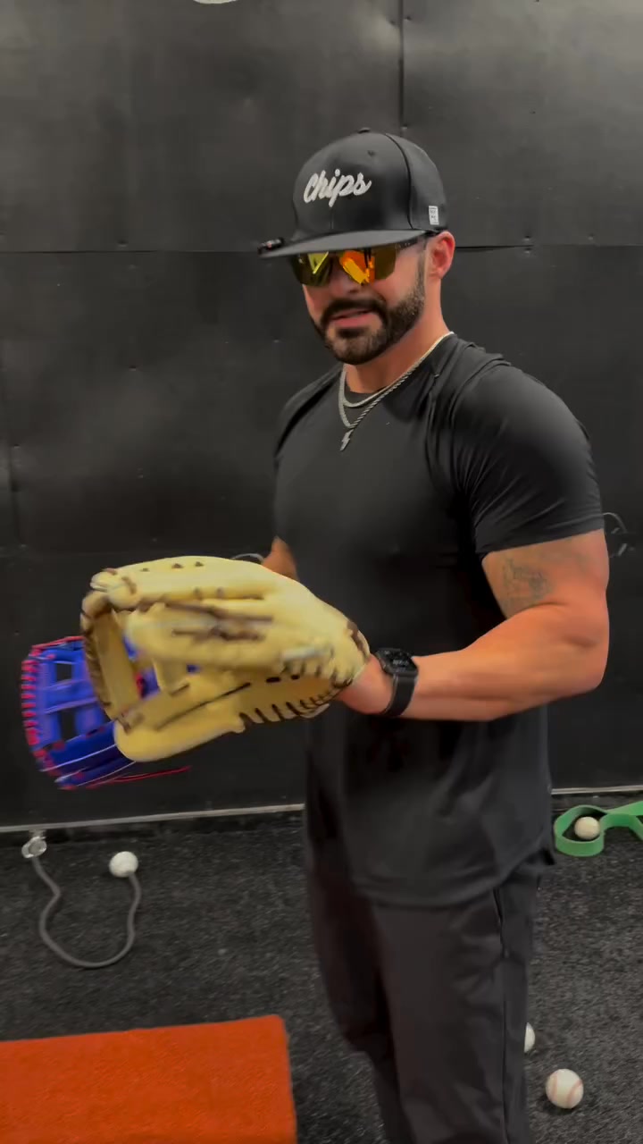 Trying Out 👉 JAX Fielding Gloves