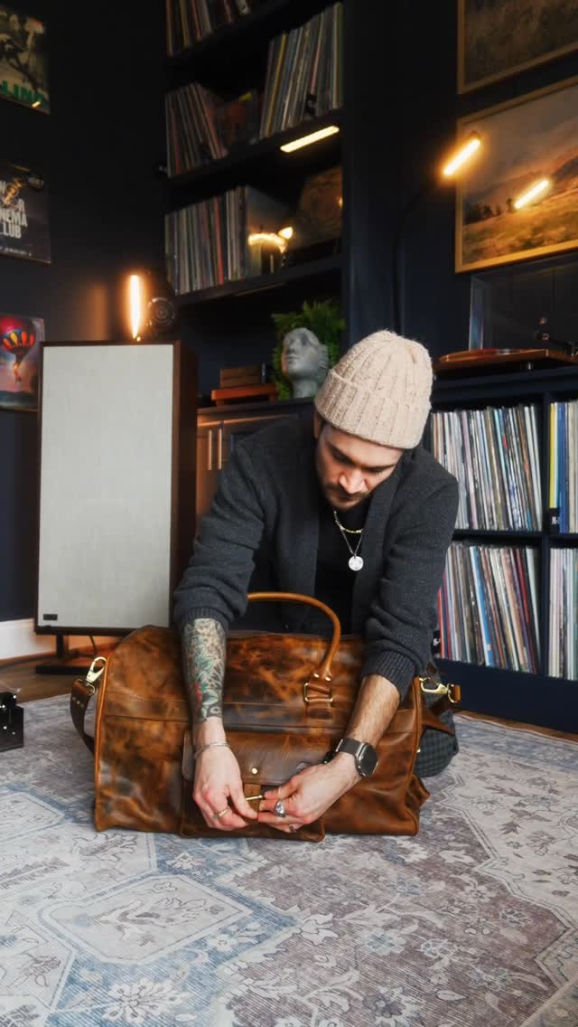 Going somewhere?

Just picked up the 60L Weekender Duffel from @kodiakleatherco to help travel on a few upcoming trips. 

Hands down the most premium bag I’ve ever owned. Fantastic quality all around. 

#travel #luggage #vinylrecords