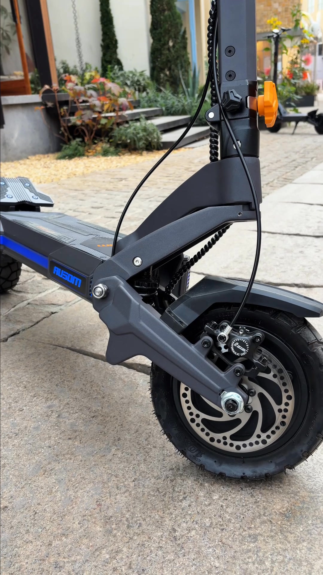 A quick look at the latest Ausom DT2 Pro E-scooter! 
⚡42 mph max speed ⚡Dual 1100W brushless motors.
✅ Follow us for the freshest Ausom scooter updates! 

#AusomDT2Pro #DualMotorScooter #OffRoadPower #ScooterNews #RideFast