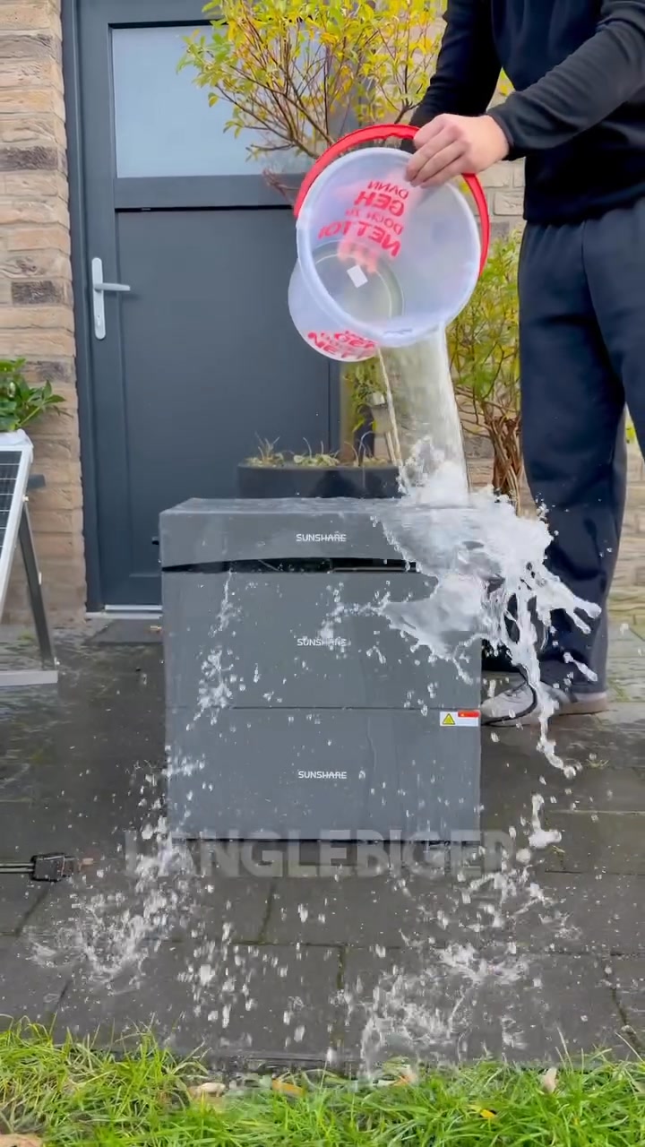 Sunshare Glory Semi-SolidBalkonkraftwerk mit Speicher🚀
Die Solarrevolution in Automotive-Qualität für jeden Balkon🛡️
Cleverer laden. Sicherer leben. Mehr sparen.