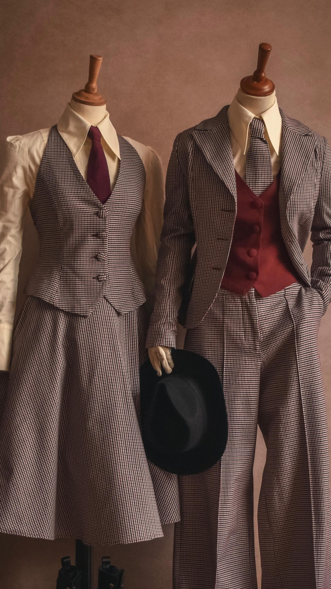 1 or 2? 🕰️🎞️💼

Women Suits with Skirt or Pants from our Houndstooth Series. Which Team are you? 🤎

O u t f i t s

1 Agnes Blouse + Dash Vest + Sally Skirt

2 Agnes + Lucy Vest + Bonny Pants + Joly Jacket
.
.
#femkit #ig_reels #dailyoutfitinspo #suitsforwomen