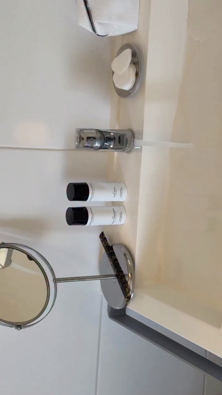 At ease, taking a moment for yourself. @ninavrieswijk shares her “It’s in the Air” moment.

#MarieStellaMaris #HairBodyMist