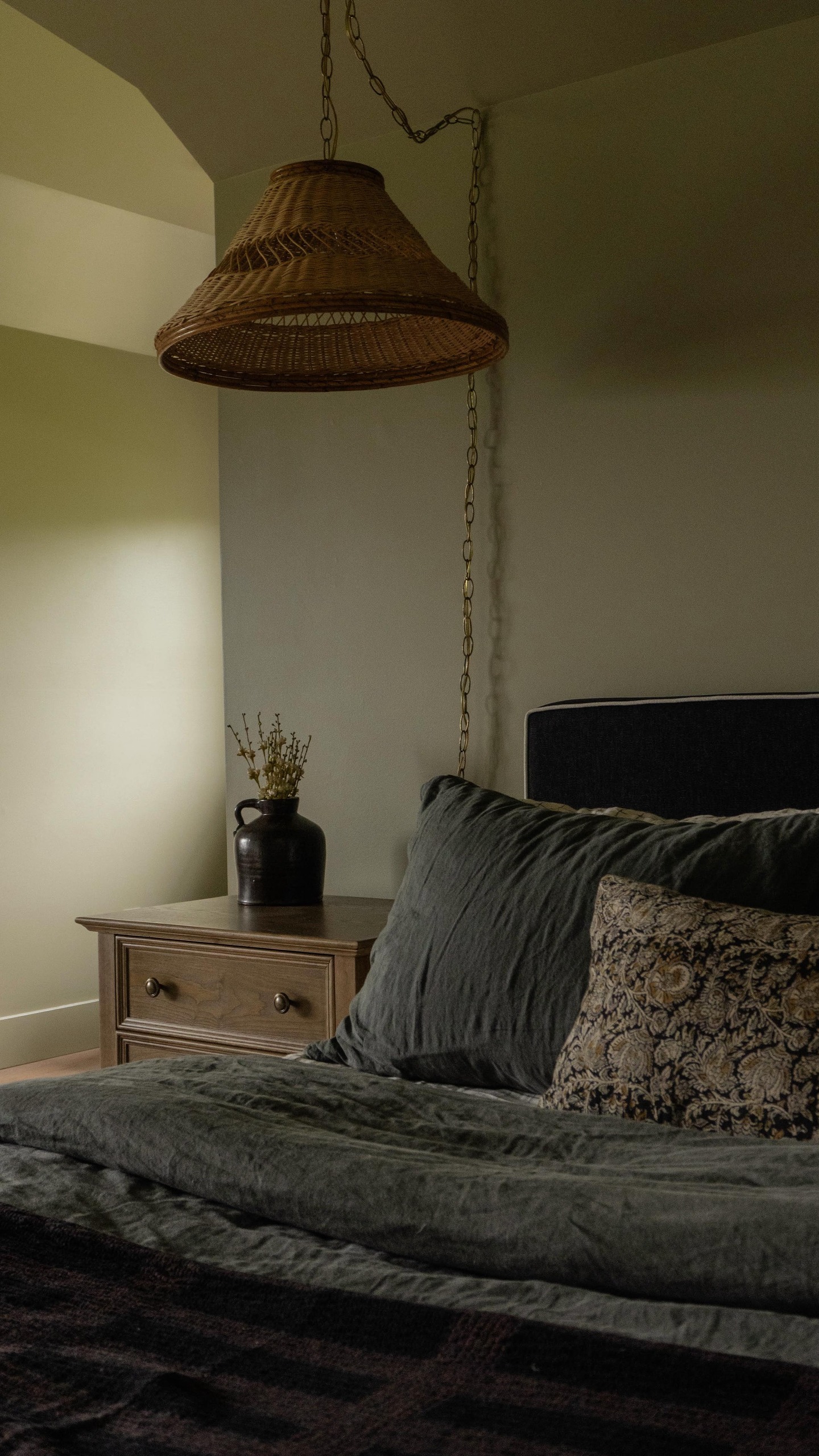 The bed every kid dreams of ☁️

Our boys truly love their @montedesign Dorma Bed! You can fully customize the upholstery and *bonus* add a trundle for cousin/friend sleepovers 🙌🏻. The soft upholstered frame makes it as cozy as it is sturdy.

A bed that grows with them, holds up to endless fun and makes bedtime just a little more exciting!

Would your kiddos love a trundle sleepover setup too?

Featuring the Dorma Bed with Black Heathered fabric + Dune pipping 

#montedesign #montepartner 

—

#kidsbedroom #bedroomideas #bed 

boys bedroom makeover, bedroom refresh, kids room, modern rustic, neutral decor, real homes, earthy home, green paint colour, behr paint