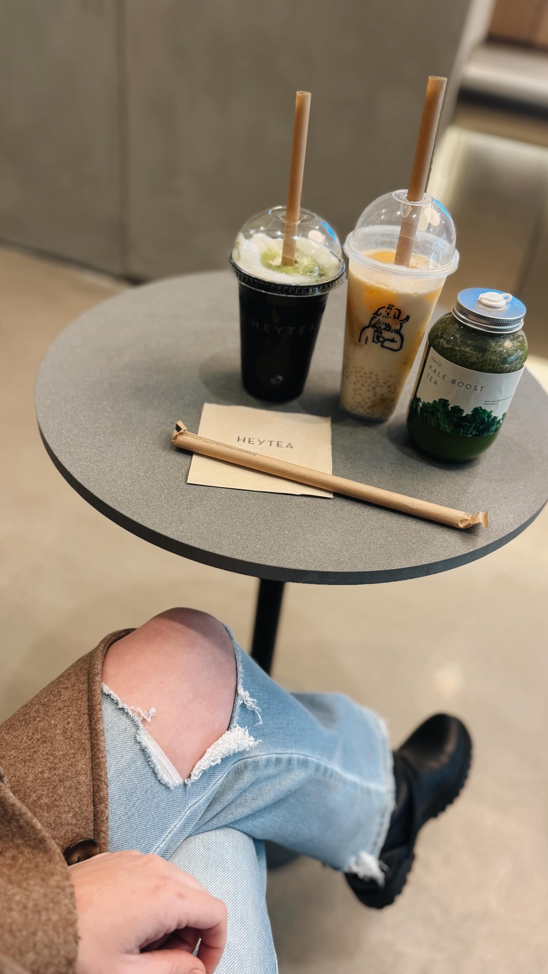 Just visited the grand opening of @heytea.usa at the Natick Mall and it did not disappoint. The space is bright, modern, and aesthetically perfect for content lovers. Every detail feels intentional. The drinks were incredible, and the staff was genuinely beyond friendly, which made the experience even better. 

HEYTEA is known for modernizing tea culture with premium ingredients, real fruit teas, and innovative blends that put quality first. It was BOGO, so I had to try a few, and the Coconut Mango is a 10/10 must-order for me. I even took some home because it’s that good. Can’t wait to go back.

#HEYTEALosAngeles #HEYTEAUSA #HEYTEABreaMall #HEYTEAGrandOpening