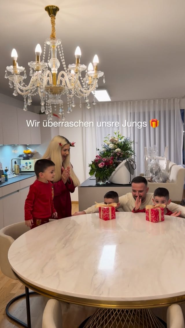 Wenn der Weihnachtsmann mehr als nur Geschenke bringt 🎅⌚
Sie sind begeistert.
Ich bin entspannt.
Das ist der Unterschied mit der imoo Watch Phone X10 
Videoanrufe, wenn ich sie brauche, Funktionen, die sie lieben, und kein Stress wegen Wasser oder dem täglichen Tragen.
Hol dir deine über den Link in meiner Bio.
Folge  @imoo_deutschland und sichere dir die Chance auf Disneyland-Tickets ✨ AD
#imoox10 #smartwatch #kidssafety #xmasimoosmile #imoogermany