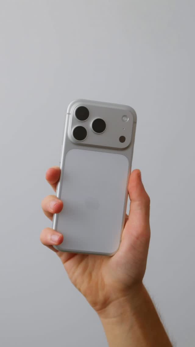 This case is so slim. 

Meet the Pitaka Glints of Gold case. 

A unique case reminding the shimmer of sunlight. 
20g, less than a mm thick, still protecting your phone.