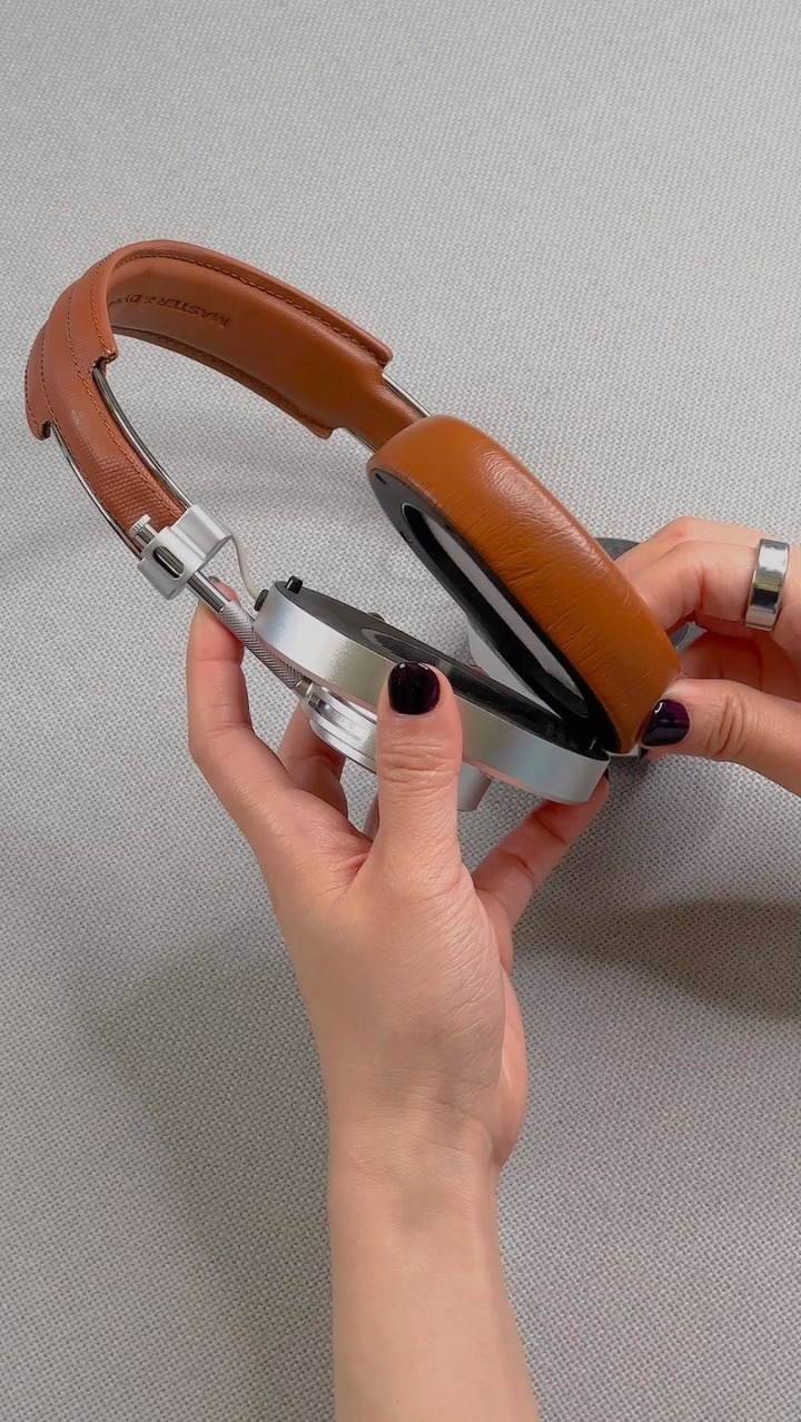 Pro tip: All you need to clean your MH40-W #Headphones are Q-tips and some water 🧹💧

#cleaning #masterdynamic