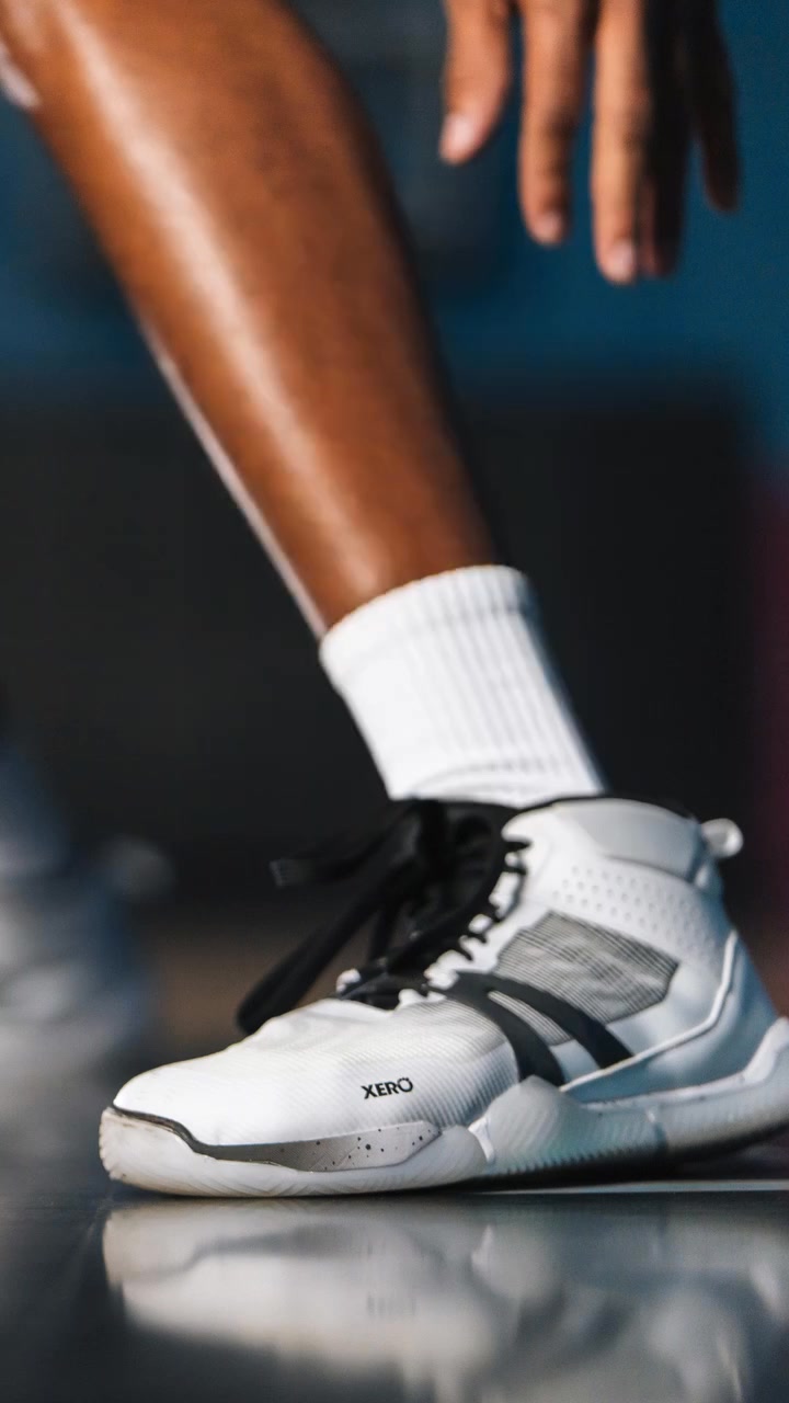 Barefoot Edge On Court