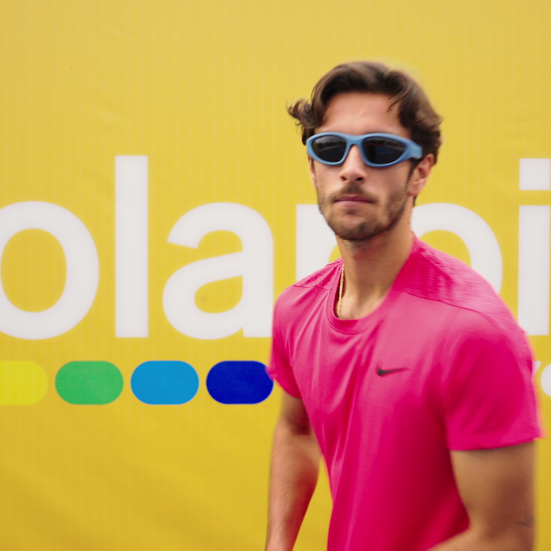 Gioca con Polaroid Eyewear