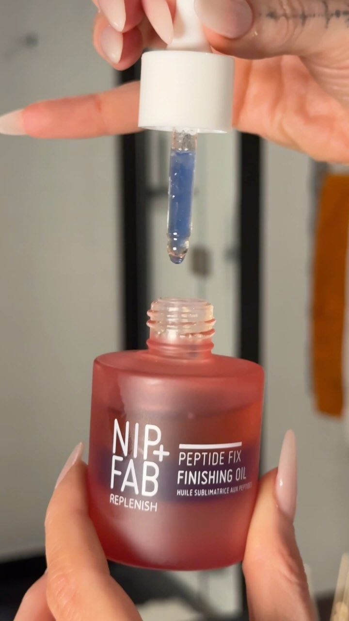My 3-step evening glowy glass skin routine with @nipandfab ✨ Eye patches, moisturiser & oil are the trio I can’t do my skin routine without 💓  #AD