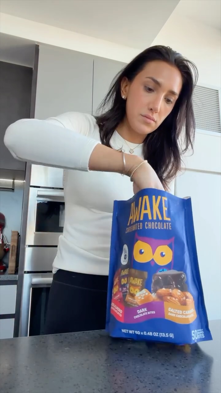 Found the antidote to my motivation - even with the sun going down at 5pm!!! Obsessed with @awakechocolate for a 50mg of caffeine boost to power me through the slumps. I am soo excited to be partnering with them this year!  Use code BROOKE to save 15% off your purchase!!! #ad