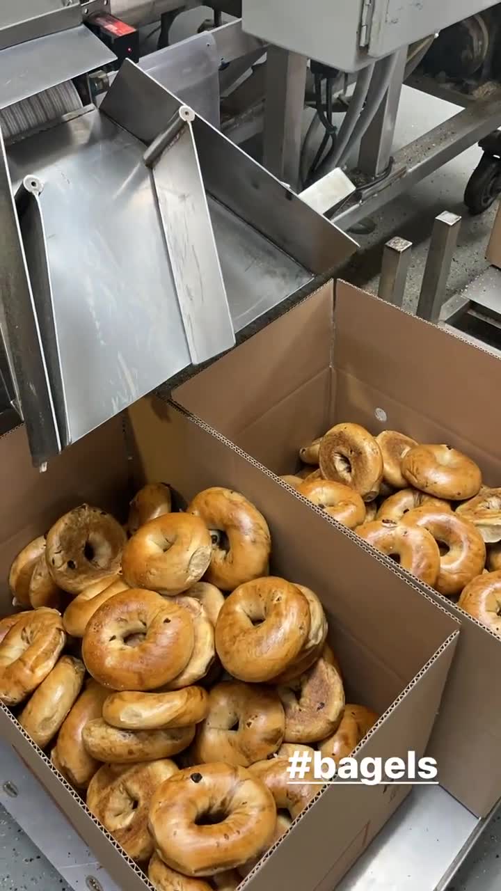 Build a custom box of the freshest bagels in NYC 🥯❤️