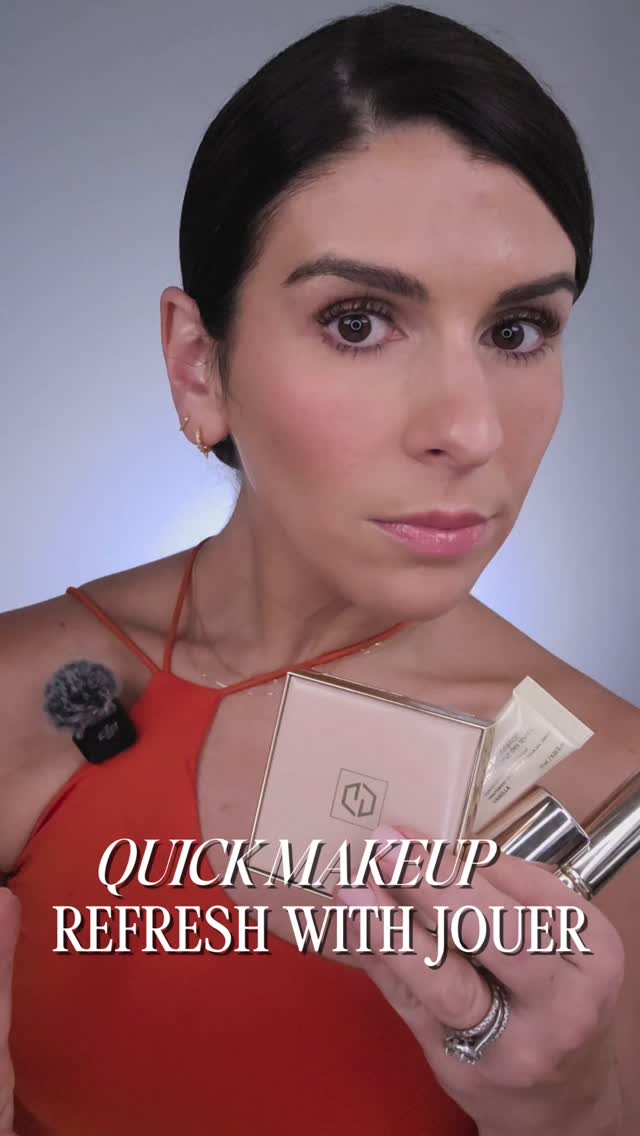 This is the easiest way to touch up your makeup after a long day without having to start all over! @jouercosmetics made it incredibly easy with their Les Must-Haves Starter Kit, which includes my favorite powder, the Soft Focus Hydrate and Set Powder, Lip Enhancer, Blush & Bloom Cheek and Lip Stick and Retractable Brush. It's perfect for on the go touch-ups, and because it's a bundle, it's a great value!

Comment REFRESH for the direct link

#makeupkit #beautykit #makeupmusthaves #makeuponthego