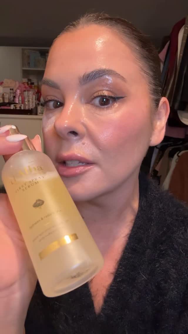 Cakey makeup fix #DAlbaPartner @dalba_global First Spray Serum is a quick fix for overpowdering. They’re currently on sale for $18 only during Black Friday on Amazon! Go get it now and use my code ERICADALBA for additional 5% off on top of the discounted price for all products! #dalba #blackfriday #dalbafirstspray #amazonfinds