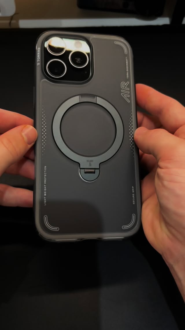 It doesn’t matter if you are upgrading to the iPhone 17 or keeping on with the iPhone 16 because @torras_global got you covered. They launched this amazing case for both models, QStand Q3 Air! Featuring amazing protection with AIR PRO-TECH active cushion technology and a cool magsafe built-in phone stand.
Spoiler alert: the camera control protector is better than apple’s original cases.👀

📍Follow @mariosegno for more daily content!