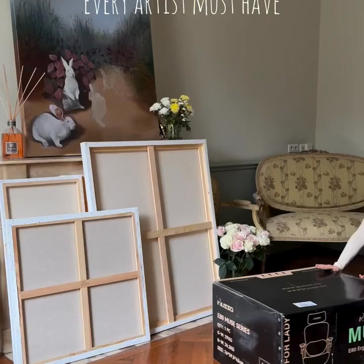 My trusted sidekick in the atelier! 
Designed for women's comfort, this ergonomic chair quickly became my main helper while creating new masterpieces 🤍