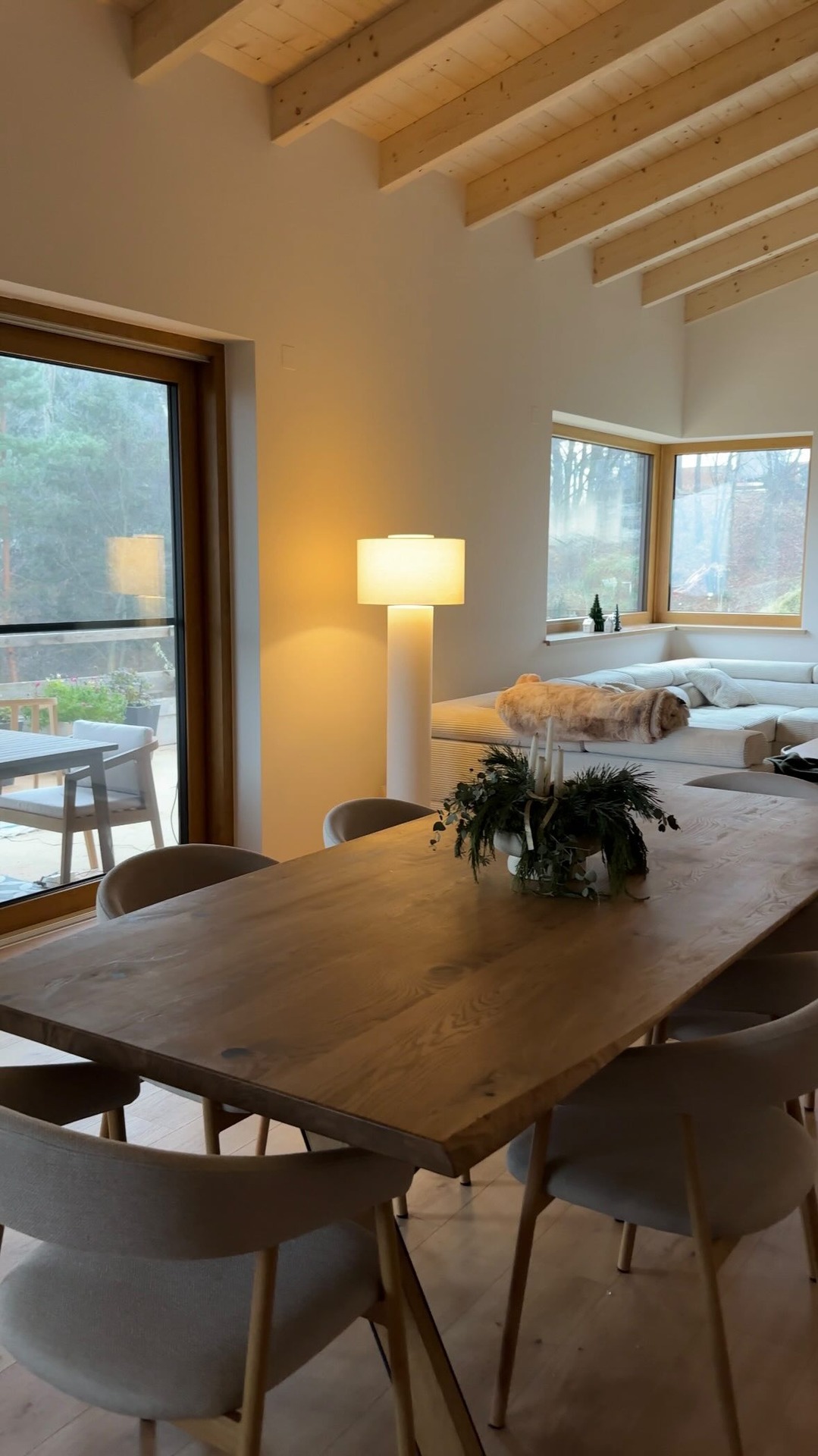 Ich hätte wirklich nicht gedacht, dass Licht so einen großen Unterschied machen kann. Die Keani Lampe bon @neonaliving hat hei uns so viel verändert. Bin einfach verliebt 💫☺️ 

Was sagt ihr dazu?❤️

#neona #Keanilampe #haus 

Anzeige/ Kooperation