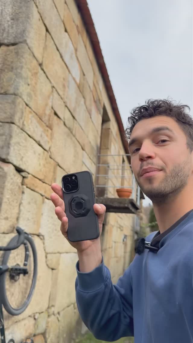 Perfektioniert für deinen Alltag und das sportliche Extrem 🚴🚵 der FESCHD Bike Mount und die exklusive Handyhülle.

Jede Hülle ist ein Unikat mit dem Fingerabdruck der Natur ⛰️ Echtschiefer bietet nicht nur eine einmalige Optik, sondern schützt dein Handy optimal. 🛡️ Dank Glasfaserverstärkung ist es schlagzäh, flexibel und witterungsbeständig – ideal für jedes Abenteuer auf dem Bike. 🤠

#FESCHD #bike #bikelife #madeingermany #cycling #startup #enjoy