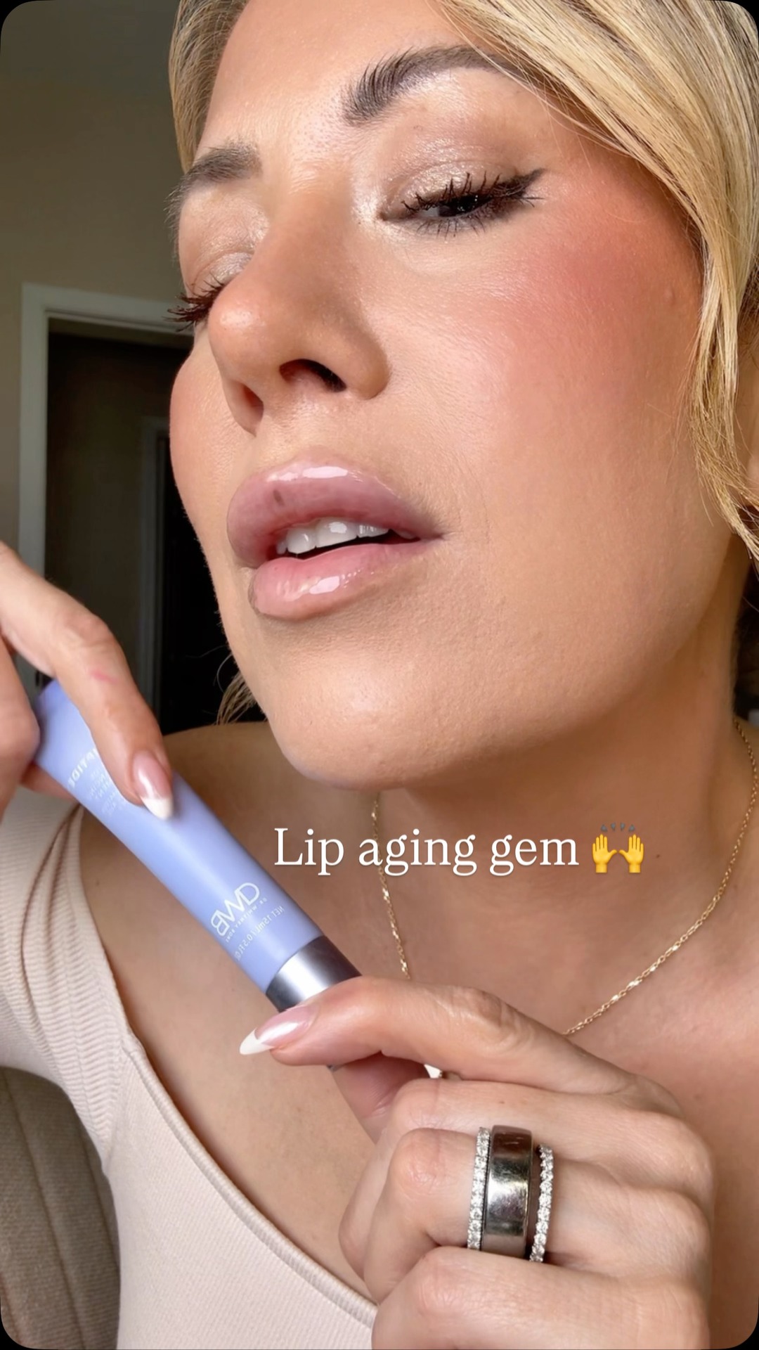 Finally back in stock after being sold out forever 👏🏼 I just started using the Tri-Liptide™ peptide lip treatment from @drwhitneybowebeauty and it’s honestly the GOAT. I didn’t realize our lips age the same way our skin does (fine lines, loss of volume, dryness—hi 40+ 😅), and this targets eight signs of lip aging. It’s non-sticky, fragrance-free, and actually supports lip health long-term instead of just giving a temporary tingle. Hydrated, smooth, plumper lips with zero irritation? Yess 🙌. #DWBPartner #Over40Skincare #LipCareRoutine #TriLiptide #DrWhitneyBowe #PeptidePower #NonStickyGloss #AntiAgingSkincare #VeganSkincare #HydratedLips #MatureBeauty #RealSkinRealTalk #GlowySkinIsIn #GlowFromTheLipUp #SkincareThatWorks #BackInStock