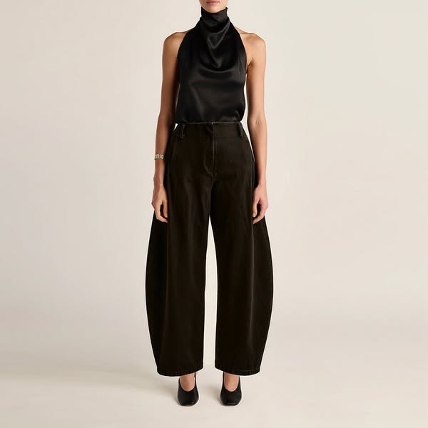 Discover Edition 14, Issue One. An edit focused on modern form and controlled softness. Sculptural silhouettes offset by movement and ease.

Purposeful, tactile, and designed to endure.

For a limited time, enjoy 15% off your first order with code FIRST15.

essestudios.com