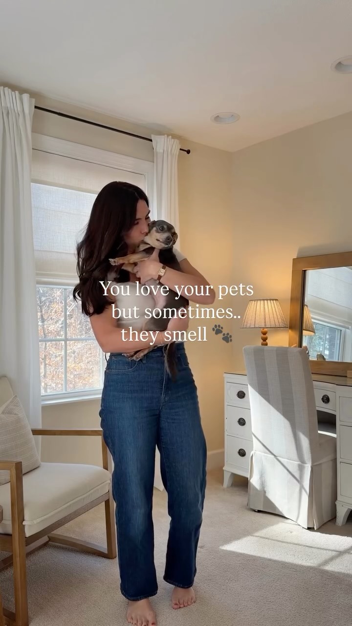 You love your pets… but sometimes they smell 🐾

This is my easy refresh after accidents or extra-smelly days. Just baking soda + our non-toxic Grow Fragrance spray. 

Sprinkle, spray, vacuum.
Fresh home again, no harsh chemicals.