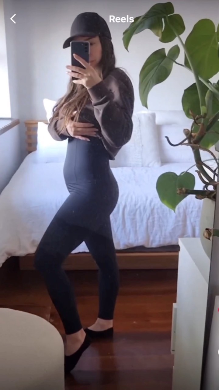 Isnt this just the cutest! 💕❤️ 12 days postpartum how amazing does @eleni.antoniadis look!! Feeling supported and energised in her emamacos already on her 3rd walk with bubs isnt he just so special💕🥰❤️

#emamaco #12dayspostpartum #babyboy #firstborn #activewear #shapewear #pregnancyrecovery