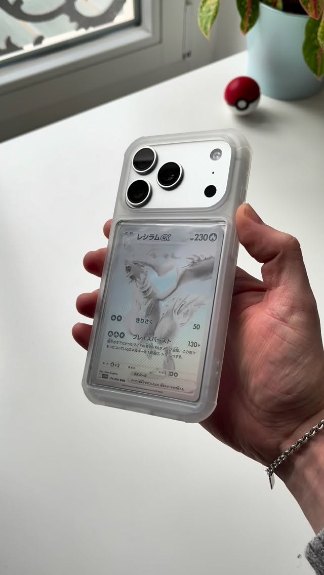 Pulled my chase card from White Flare — the white Reshiram. One of the cleanest cards in the entire set.
And this is how I display it now: using the iPhone 17 Pro case from @showcasedcards , which puts the card front and center while keeping everything minimal and sleek. I can carry my favorite pull with me everywhere, and it looks incredibly clean.

How would you display your chase card?