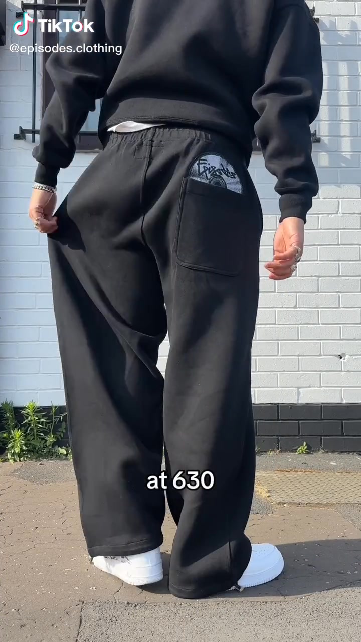 The best baggy joggers  📀

Get ready to upgrade your comfort game with our premium baggy joggers!
• Heavyweight 630GSM for ultimate relaxation
• Non-creasable fabric that stays smooth all day 
• Adjustable toggle, open hem or cuffed - style it your way!

Limited Stock, Don't Lack!