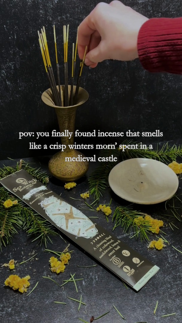 Ah, to be awoken by the sharp scent of fresh snow outside your stained glass window 🏰 ❄️

#allnaturalincense #imbolc #imbolcincense #essentialoils #wheeloftheyear