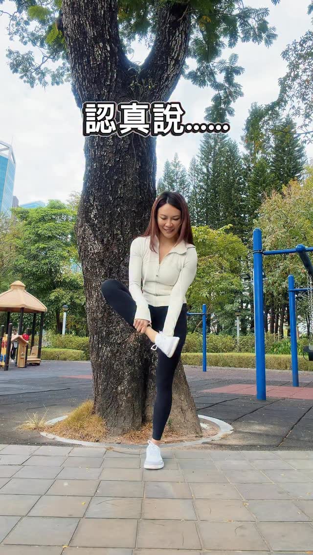它可能是最好穿的鞋👟

第一次穿赤足鞋
第一次真正感受到「雙腳回到本來樣子走路」是什麼感覺

很多人忽略了，所有動作的起點，其實來自雙腳。赤腳或穿著赤足鞋活動，能有效提升運動表現與整體身體健康。

赤足對運動表現的幫助：
• 增強腳底觸地感，提升本體感覺與平衡能力
• 身體能更快調整重心，動作更靈活、省力
• 改善步態穩定度，提升跑步、行山及日常活動表現
• ⁠
足部力量為什麼重要：
• 足弓是天然避震與力量傳遞系統
• 強壯的足部能把地面力量有效傳到膝、髖與核心
• 減少身體代償，降低膝痛、下背痛風險

赤足／赤足鞋的關鍵作用：
• 薄鞋底提升地面回饋
• Zero-Drop 讓腳趾與腳跟自然出力
• 寬鞋頭讓腳趾自由展開、穩定站立

日常可做的赤足訓練：
• 腳趾抓地、扭動
• 小腿伸展
• 腳踝活動度練習

當雙腳恢復自然力量與活動能力，
身體才能真正穩定、有效率地移動。

————————————
Store Address 分店地址：

📍灣仔皇后大道東183號合和商場408號舖
408, Hopewell Mall, 183 Queen’s Rd E, Wan Chai

Mon-Sun, 1200-2000

📍尖沙咀金巴利道35號金巴利中心地庫
Bsmt, Kimberley Hse, 35 Kimberley Rd, Tsim Sha Tsui

Fri, Sat, Sun, Mon, 1100-2100
Tue, Wed, Thu, 1200-2100

📍大圍圍方3樓322號舖
322, The Wai, 18 Che Kung Miu Rd, Tai Wai

Mon-Fri, 1200-2100
Sat, Sun, 1130-2100