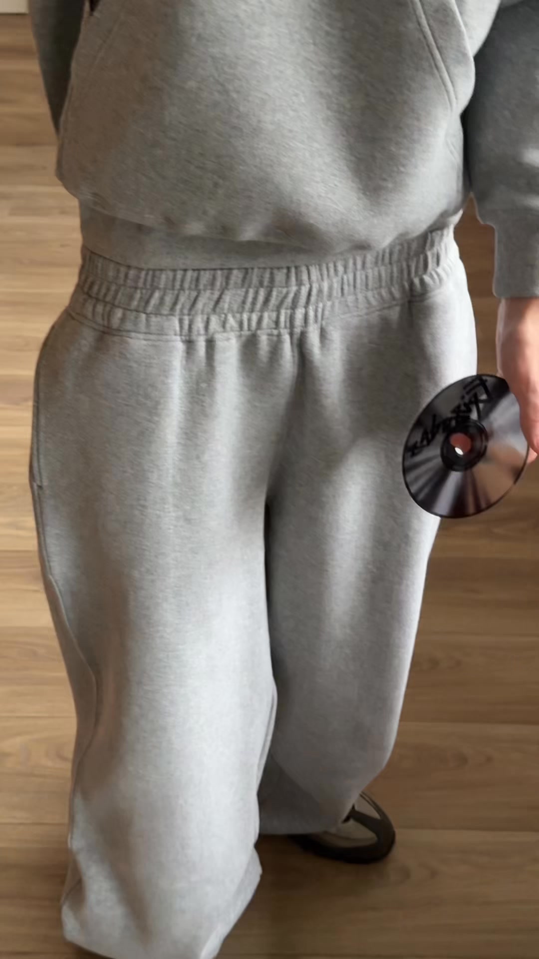 The best baggy joggers  📀

Get ready to upgrade your comfort game with our premium baggy joggers!
• Heavyweight 630GSM for ultimate relaxation
• Non-creasable fabric that stays smooth all day 
• Adjustable toggle, open hem or cuffed - style it your way!

Limited Stock, Don't Lack!