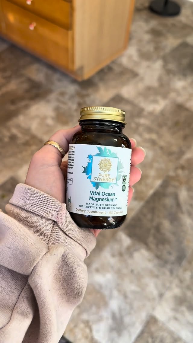 #ad Thanks to @pure_synergy s New Vital Ocean Magnesium, I’ve noticed a difference in how relaxed I feel, and I’ve been sleeping better! Be sure to check them out if you are looking to up your magnesium intake

#puresynergypartner #magnesium #healthconscious #magnesiumdeficiency