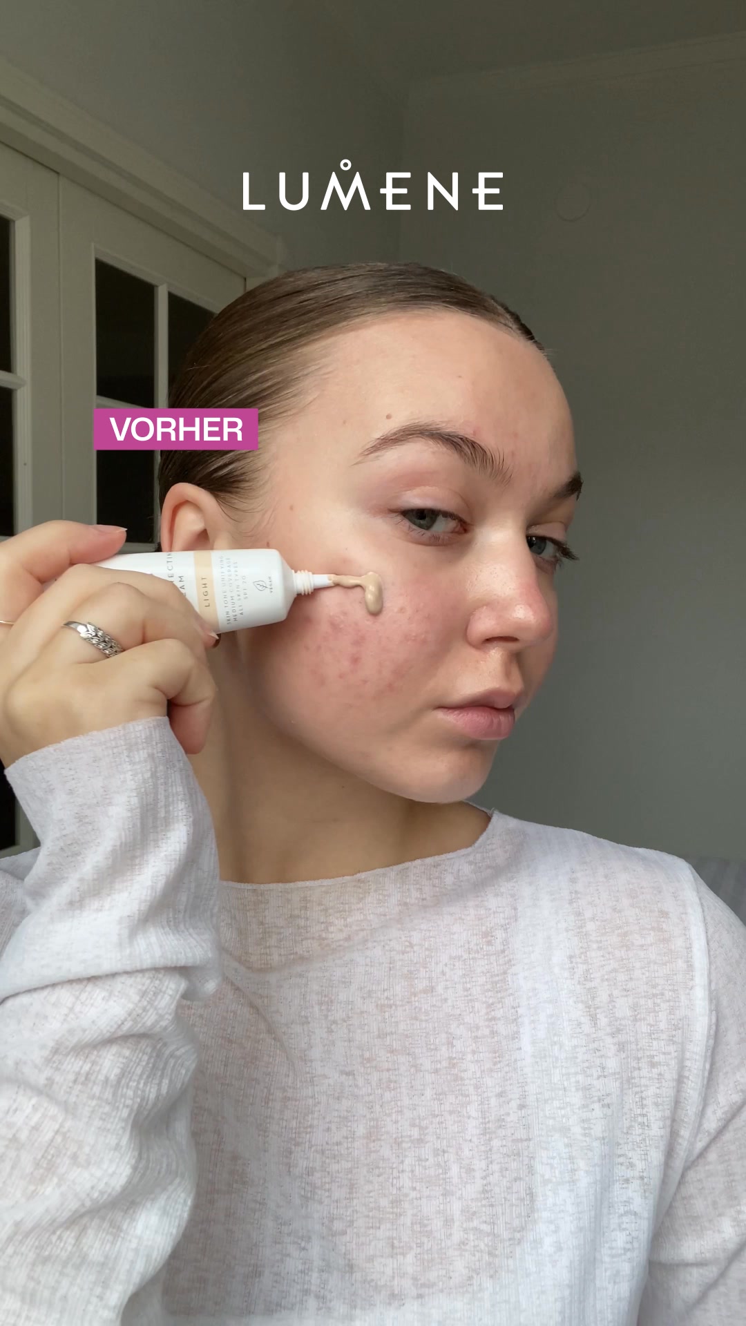 Fühlt sich an wie Skincare, deckt ab wie Make-Up. Die LUMENE CC Cream mit Hylauronsäure, Preiselbeeren & SPF20.