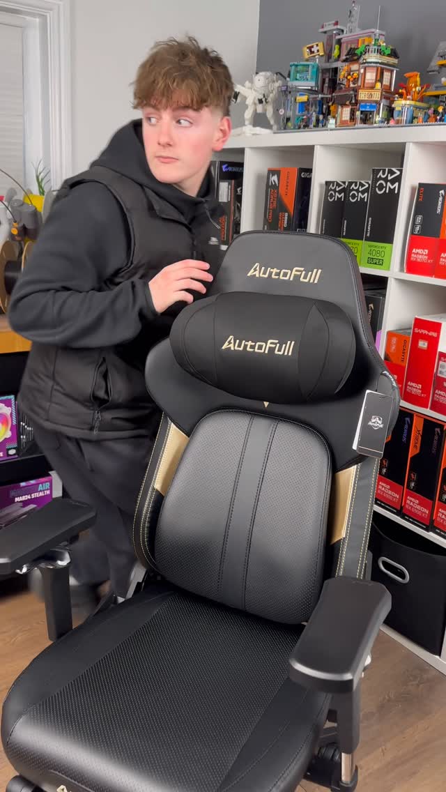 Ready for a Level up with the @autofull_official AutoFull M6 Ultra 2.0⁉️– the world’s first ventilated massage gaming chair that doubles as a recovery throne. 

Grind longer without the pain: dual high-speed vibration motors melt tension from your back and bottom, while smart heating warms you up and powerful dual fans drop seat temp by up to 19°C to kill sweat. 

Third-gen dynamic lumbar tracking auto-adjusts in six directions for perfect spinal alignment no matter how you sit. The 3D ErgoCloud memory foam headrest cradles your neck from every angle, 160° recline + pop-out footrest delivers instant zero-gravity mode, and 360° adjustable armrests give total freedom.

Premium breathable PU leather, high-density foam, 396 lb capacity – this is full-body ergonomic support built for marathon sessions.

Game harder. Stress less. Recover faster.

Who’s upgrading⁉️ Use my discount code “PMC5” for a cheeky discount at www.autofull.com
Link in bio! 

Drop a 🔥 a comment of yours think this is the ultimate gaming chair for your setup‼️

 #autofull #autofullm6 #gamingchair #GamingSetup #battlerigs