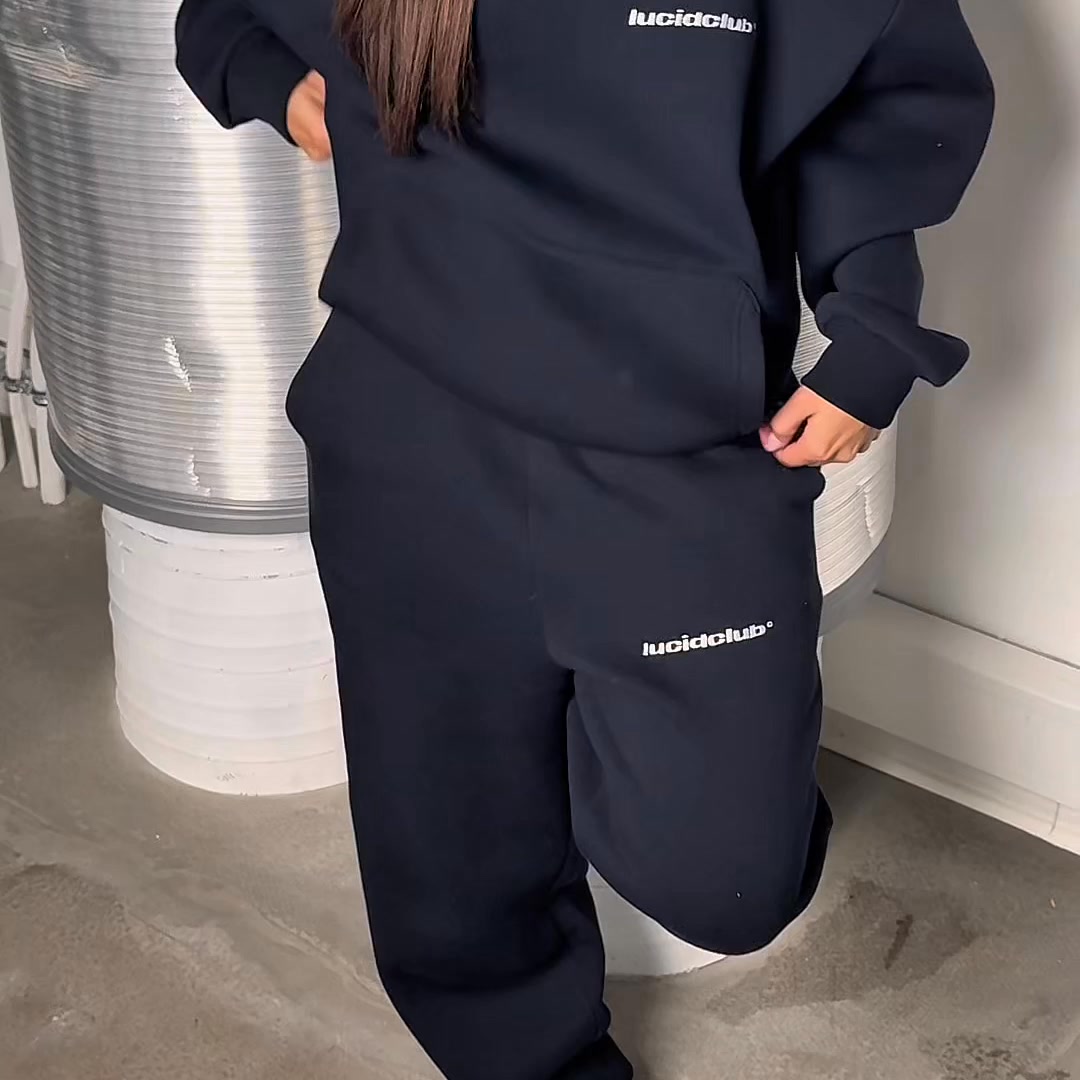 The coziest Tracksuit you have ever had!
- Shipped in 1-3 Days 
- ⁠Easy returns 
- ⁠Over 50.000+ happy customers