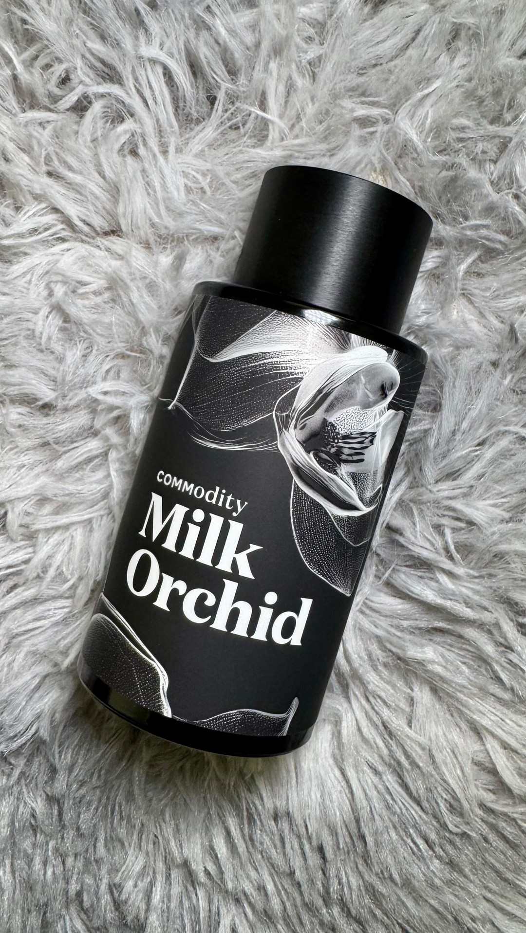 𝙰 𝚍𝚛𝚎𝚊𝚖𝚢 𝚏𝚕𝚘𝚛𝚊𝚕 𝚐𝚘𝚞𝚛𝚖𝚊𝚗𝚍.. 𝙼𝚒𝚕𝚔 𝙾𝚛𝚌𝚑𝚒𝚍 𝚒𝚜 𝚋𝚊𝚌𝚔, 𝚊𝚗𝚍 𝚑𝚎𝚛𝚎 𝚝𝚘 𝚜𝚝𝚊𝚢 🥛🌸

@commodity 

#perfume #perfumereview #signaturescent #commodity