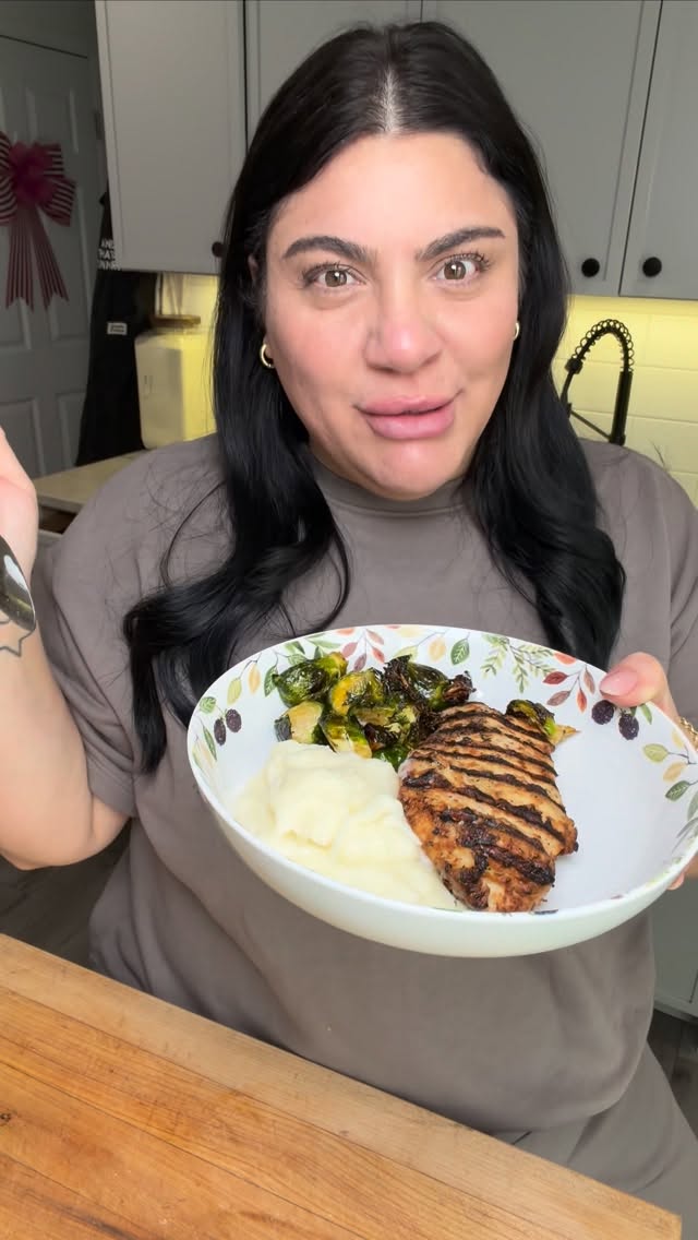 Some nights we’re thriving, some nights we’re reheating chicken and letting the pantry help. Either way, everyone’s happy and fed. 🤣♥️ @idahoanfoods  #idahoanfoods #idahoan #dinner #vlog #explore