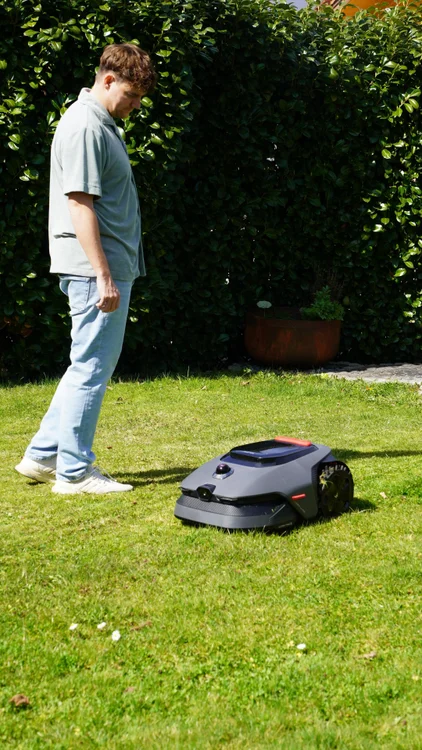 Letztes Jahr den MOVA 600 selbst gekauft, dieses Jahr teste ich den LiDAX Ultra 1000. Ein Jahr, ein riesiges Upgrade. Das Auto Mapping allein macht schon den Unterschied. 🌿
Link in Bio.
#MOVA #MOVALiDAX #Mähroboter #SmartGarden
