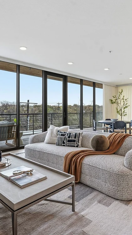If you know, you know… Set in the heart of 78704, this sleek top-floor residence in Bouldin Creek blends luxury amenities with the walkable, vibrant lifestyle Austin buyers crave. Fully remodeled, flooded with natural light, and wrapped in a ~540 SF balcony with skyline + treetop views 🌇

Think morning coffee runs, live music nights, and effortless access to South Congress + Downtown—right outside your door.

📍1600 S 1st St #410, Austin, TX
3 Bd | 3 Ba | 1,827 Sq Ft
Now offered at $1,250,000

Listed by @kindredatx @tracytutor
COMPASS • DRE 01326769