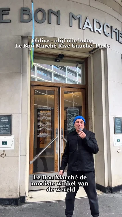 Le Bon Marché.

La Grande Épicerie de Paris

Een plek waar smaak alles bepaalt.
Waar vakmanschap vanzelfsprekend is,
en excellentie de norm.

Meer dan een winkel,
een bestemming voor wie het uitzonderlijke zoekt.
Rekken met zorg samengesteld.
Producten gekozen om hun karakter.

Dit is waar Ohlive thuishoort.

Een nieuwe vorm van boter.
Pure smaak. Geen aroma’s.
Alleen wat telt.

Ontworpen om koken te verheffen
of gewoon royaal te genieten,
dik gesmeerd op warm brood.

Basilicum.
Hazelnoot.
Knoflook.
Pure.
Pistache.

Nu verkrijgbaar in de winkel.

Ontdek Ohlive
in de boterafdeling.

Waar olijfolie boter wordt.

Een jonge creatie, die nu al haar plaats vindt bij Le Bon Marché.

Volg Ohlive op Instagram @ohlive.butter 
en ontdek meer.

#lebonmarché #lagrandeepiceriedeparis #boter #olijfolie #ohlive