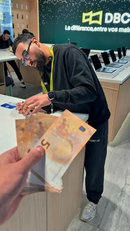 Budget 300€ 💸 ?
Le client hésite… iPhone 13 ou iPhone 14 🤔
👉 Même puce, même performances
Résultat : iPhone 13 à 260€ ✅
40€ économisés, choix malin 😎📱

📍 On est partout en France DBC 
Bordeaux • Paris • Lille • Marseille • Toulouse

#iphone #dbc #pourtoi #iphone13 #iphone14