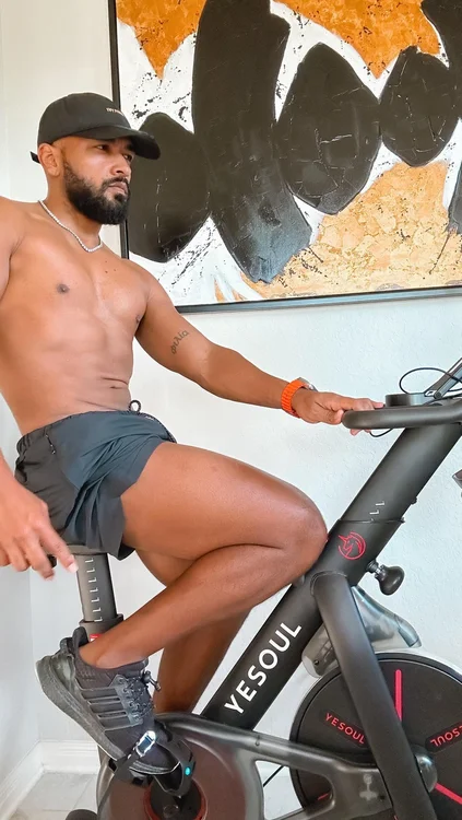 YESOUL G1 Plus Bike (Best Peloton Alternative)Explore diverse delights with FREE screen casting,turn your home workouts into endless fun!

All for the unbeatable price of $499, use code ofevan for extra $100 discount, Limited time offer,hurry up!

#Pelotonalternative #yesoul #funcardio #cyclingindoor #yesoulfitness