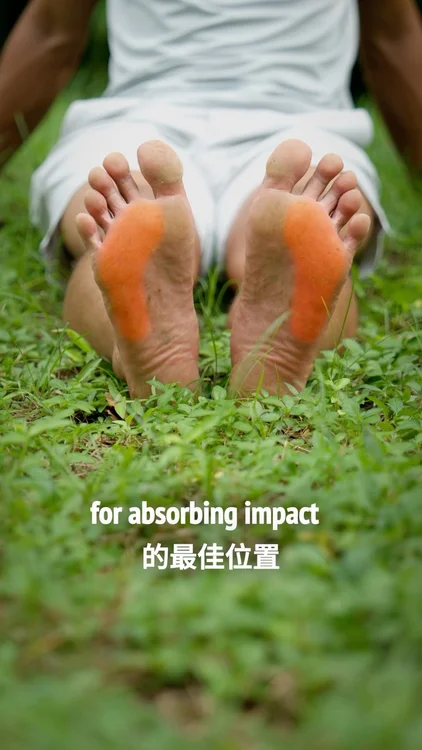 著 barefoot shoes 感覺到地面好硬？無咗 cushioning 覺得唔夠承托？定係一直而嚟我哋都無正確咁行路？

@barefoot_coach 話你知點樣行路，一齊重新慢慢行，感覺雙腳自然嘅 padding，練習無痛 barefoot 向前行。

————————————

📍Barefoot Asia Experience Store

Basement, Kimberly House,
35 Kimberly Road, Tsim Sha Tsui

📍barefoot asia赤足鞋專門店

尖沙咀 金巴利道35號
金巴利中心地庫

營業時間⏱️
11:00-21:00 (Fri-Mon)
12:00-21:00 (Tue-Thu)

#香港 #赤足鞋
#barefootshoes #barefootshoeshopping #barfussschuhe #crossfit #flatsandals #foothealth #footwear #functionalfootwear #happyfeet #healthyfeet #heelpain #movement #orthotics #pedicure #personaltrainer #physiotherapy #podiatrist #powerlifting #sandals #sandalseason #shoesaddict #shoestagram #slidesandals #strength #strengthtraining #strongfeet
